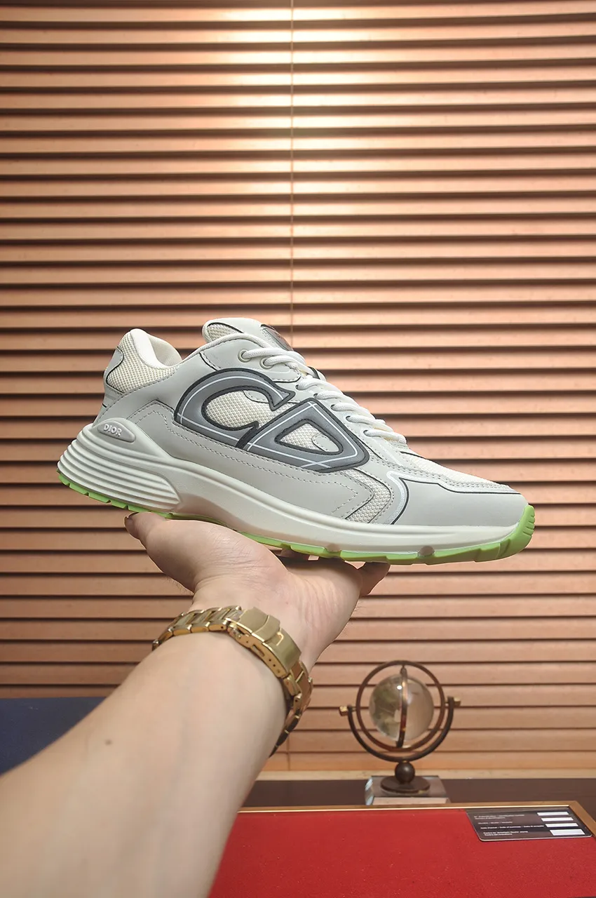 Men's men's shoes 💰: 500💶 (top original order) Brand: Dior (Dior) Standard code: Men's code 38-44 (45 customized) Grade: Same as the official website Material: Top original cowhide spliced ​​together Original wear-resistant and lightweight outsole Style category: Fashionable casual shoes Distinguished luxury brand elements top luxury Color: Actual picture color